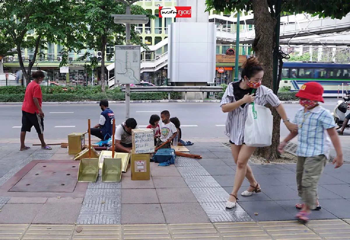 ต้องมีสักวันที่เป็นของเรา ‘ช่างแสง’ บุ้งเต้าหัวใจแกร่ง! ยอดคุณพ่อผู้ใช้สองมือทำที่ตักขยะเพื่อลูก