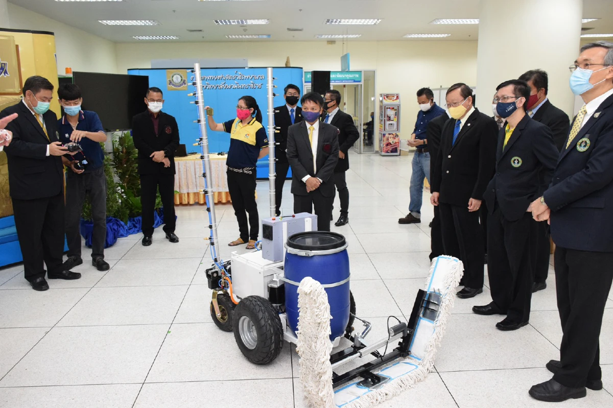 มอบ"น้องนนทรี"หุ่นยนต์ต้นแบบโรยละอองฆ่าเชื้อ