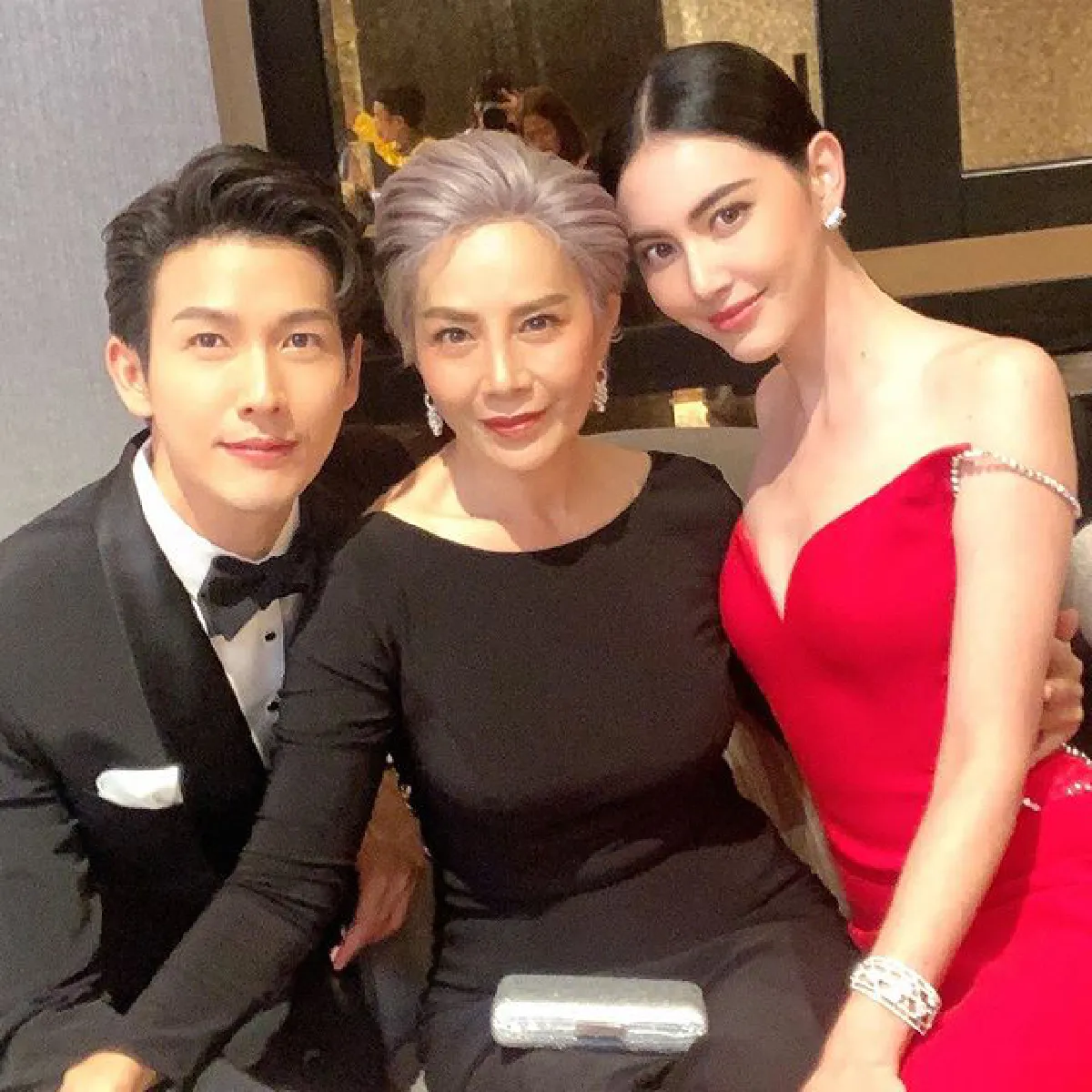 จำแทบไม่ได้! ต่าย เพ็ญพักตร์ เปลี่ยนลุคใหม่ผมสั้นสีเทาสวยเท่กระชากวัยสุดๆ