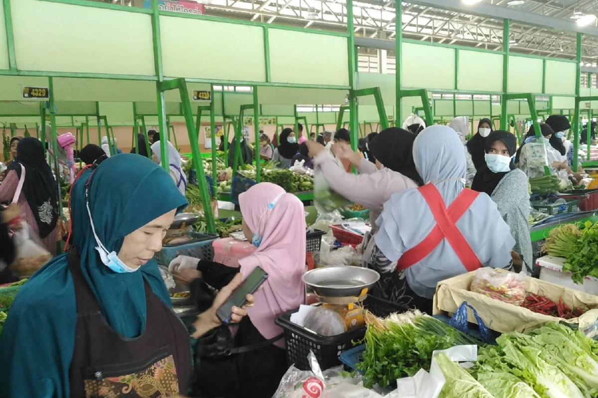 ชาวไทยมุสลิมแห่ซื้อข้าวของเตรียมฉลองวันฮารีรายอ