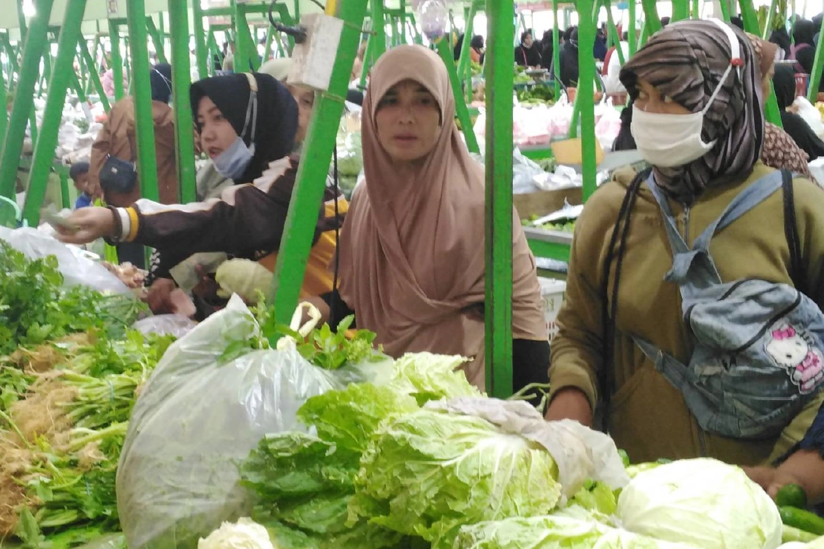 ชาวไทยมุสลิมแห่ซื้อข้าวของเตรียมฉลองวันฮารีรายอ