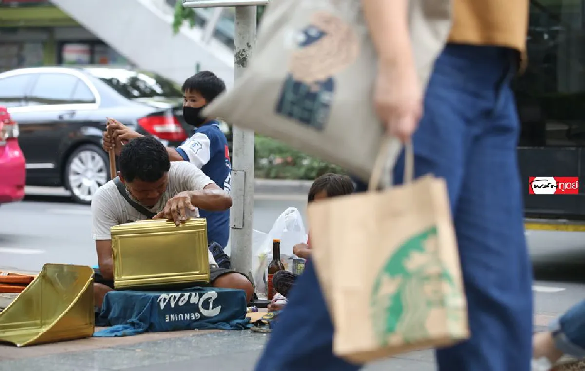 ต้องมีสักวันที่เป็นของเรา ‘ช่างแสง’ บุ้งเต้าหัวใจแกร่ง! ยอดคุณพ่อผู้ใช้สองมือทำที่ตักขยะเพื่อลูก