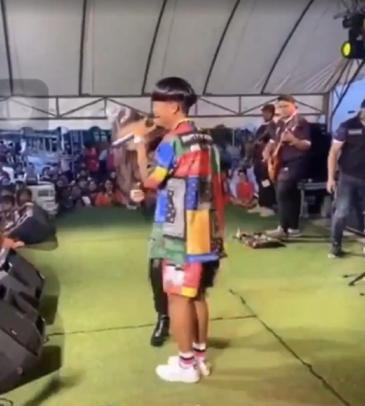 มดดำ หลุดปากด่าแรง เจนนี่ ได้หมดถ้าสดชื่น หลังดูคลิปเอาทิชชู่เช็ดเป้าผู้ชายโยนให้แฟนคลับ