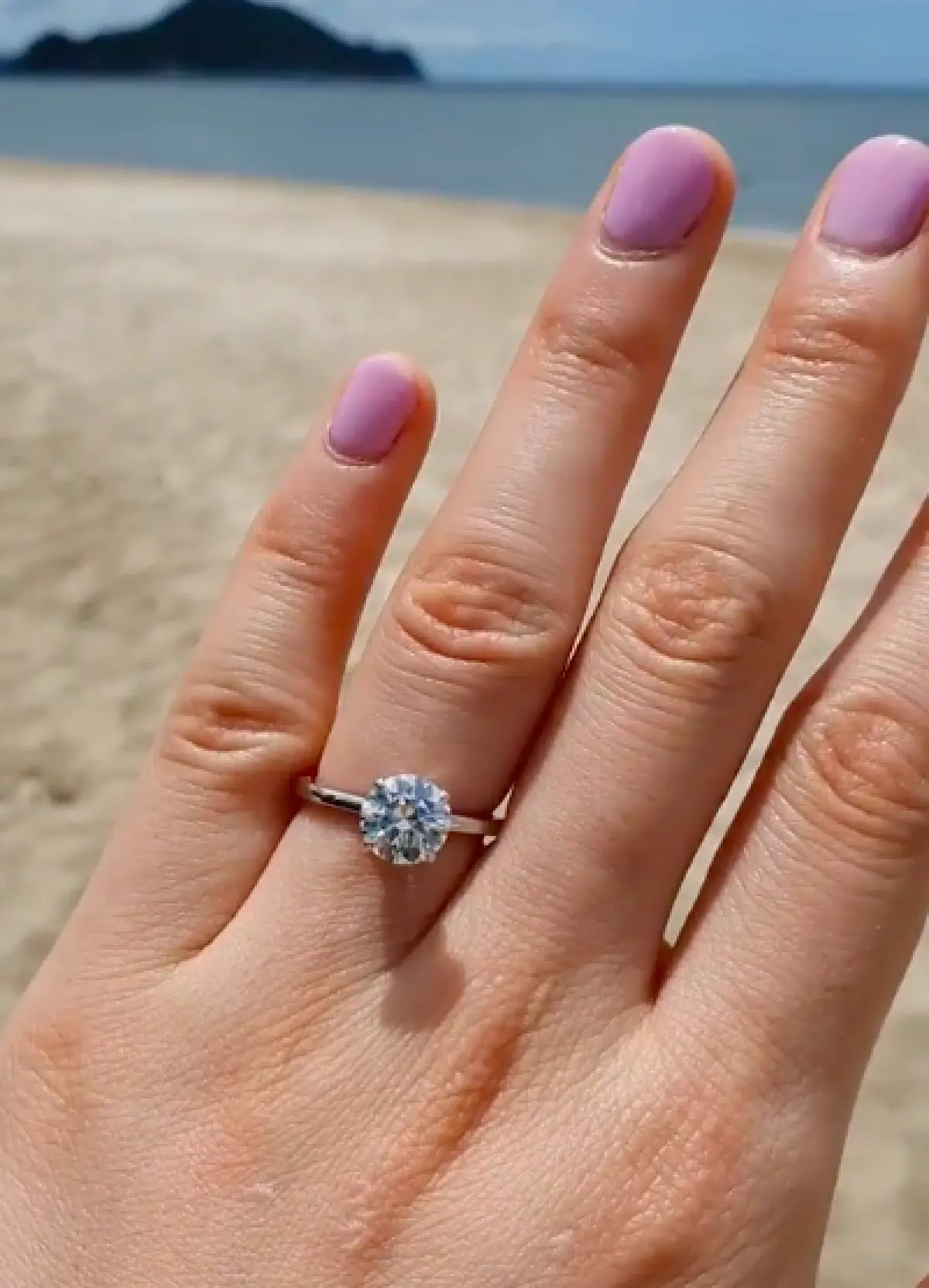  “ดั๊กกี้” น้องสาว “ลีเดีย” ถูกแฟนหนุ่มขอแต่งงานแล้ว!