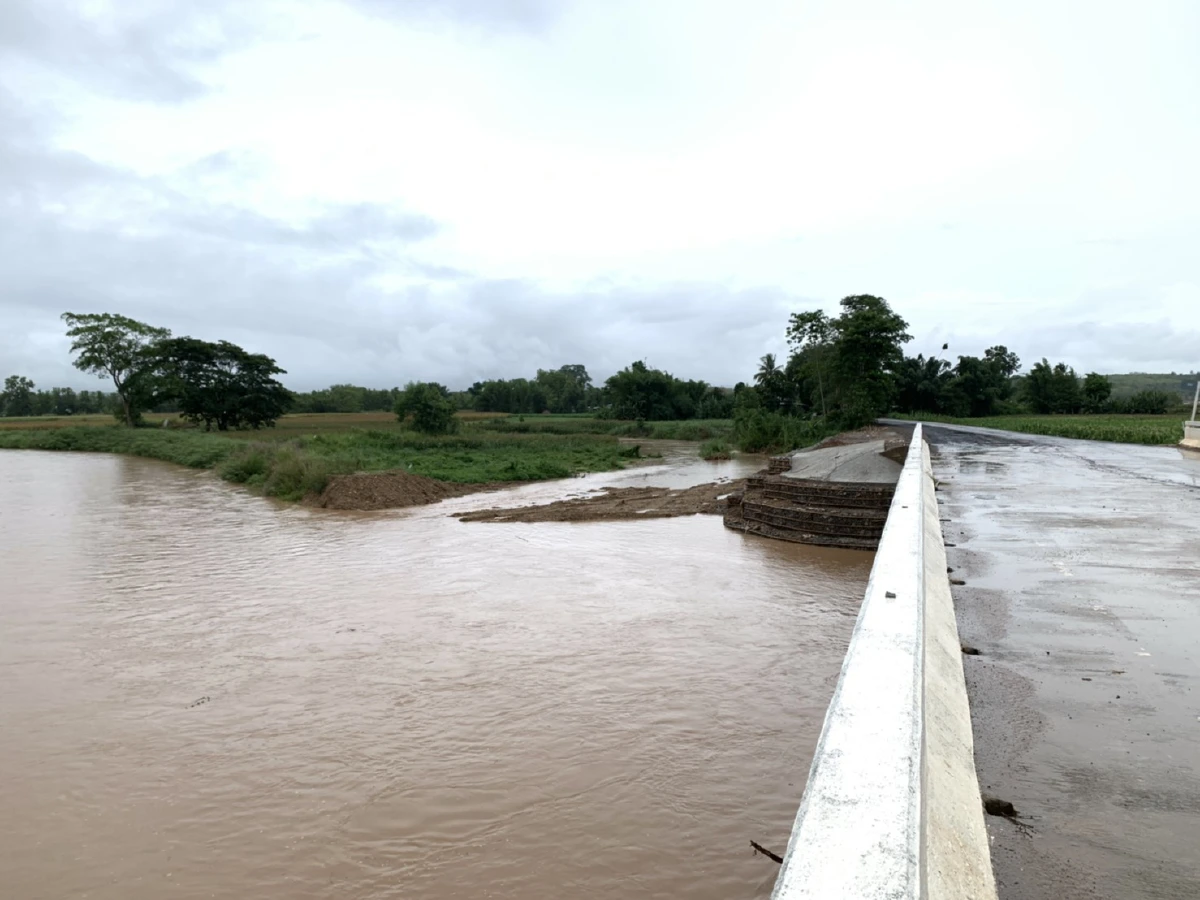 พิษพายุ"ซินลากู"หลายพื้นที่น้ำท่วมถนนพังคอสะพานขาด