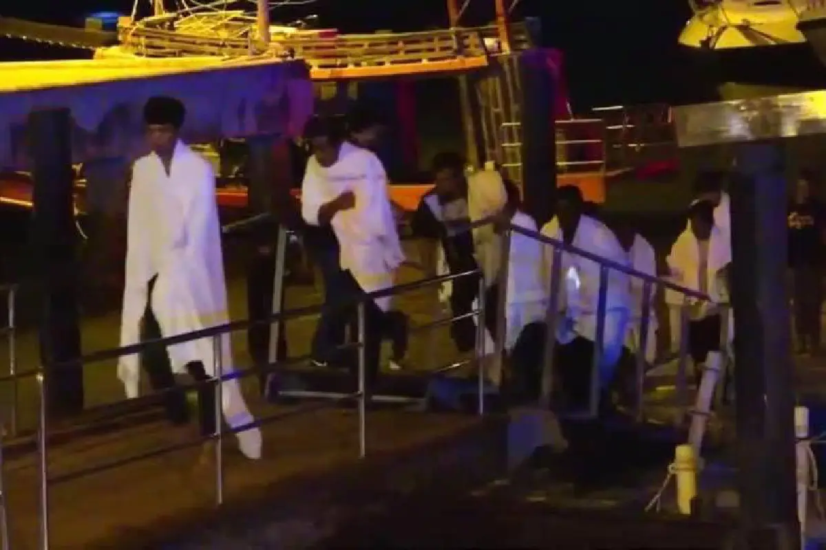 "ราชาเฟอร์รี่" เร่งช่วยลูกเรือราชา4-ผู้โดยสาร หลังล่มกลางทะเลเกาะสมุย