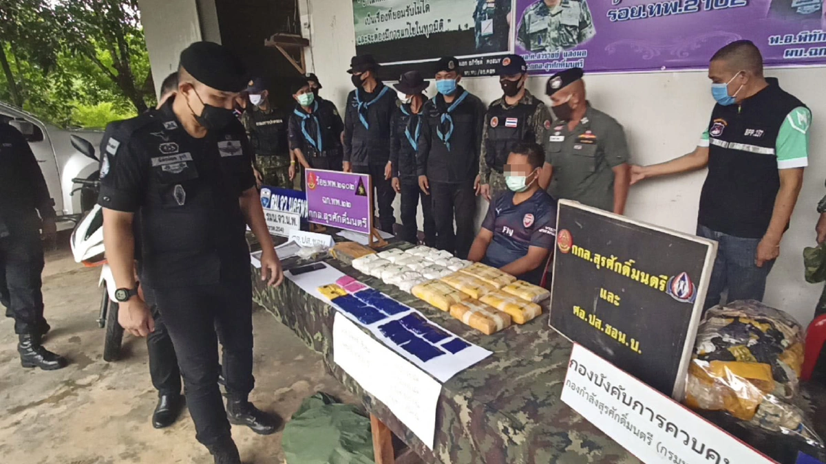 สกัดจับเอเย่นยาบ้าข้ามชาติยึดกว่า 7 หมื่นเม็ดพบโพยส่งลูกค้าทั่วอีสาน