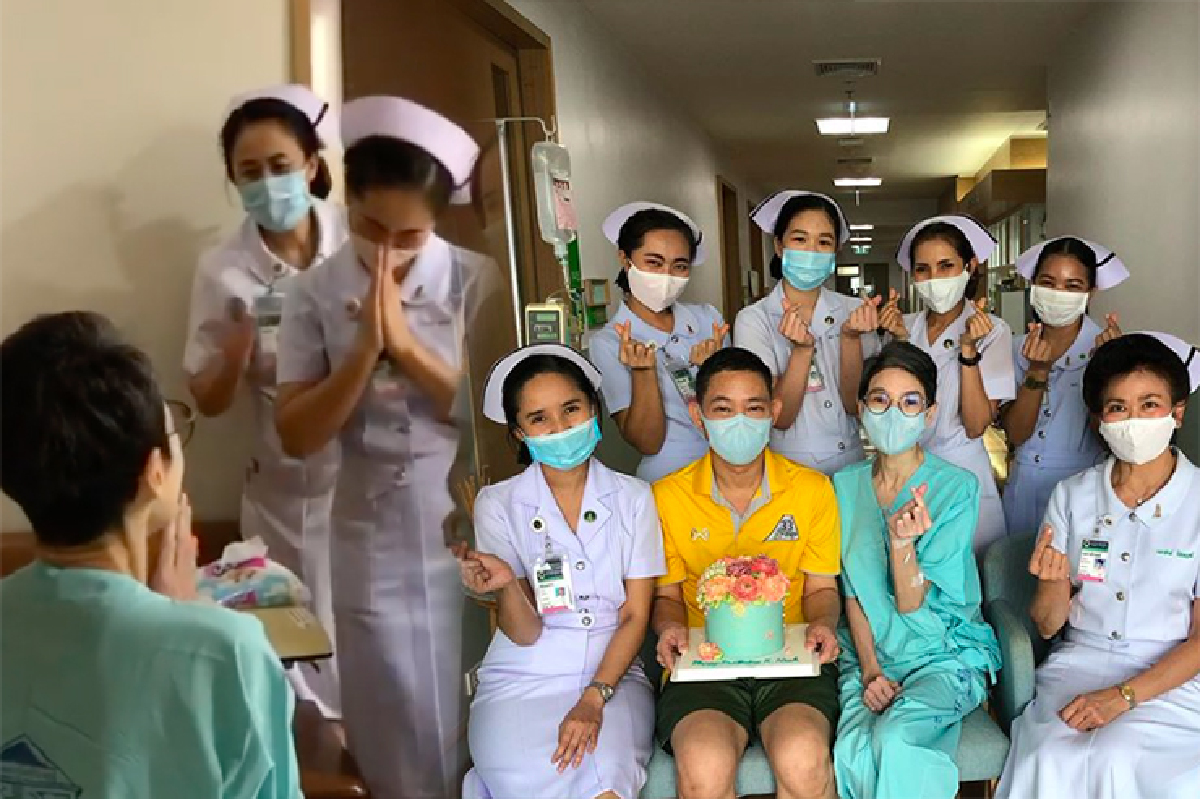 “นิ้ง กุลสตรี” เผยโมเมนต์อบอุ่นหัวใจ พยาบาลยกเค้กมาเซอร์ไพรส์วันเกิดให้ “นิ้ง กุลสตรี” เผยโมเมนต์อบอุ่นหัวใจ พยาบาลยกเค้กมาเซอร์ไพรส์วันเกิดให้