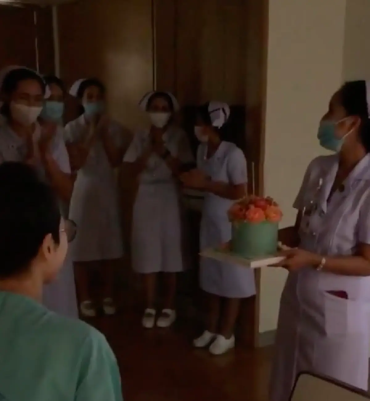 “นิ้ง กุลสตรี” เผยโมเมนต์อบอุ่นหัวใจ พยาบาลยกเค้กมาเซอร์ไพรส์วันเกิดให้