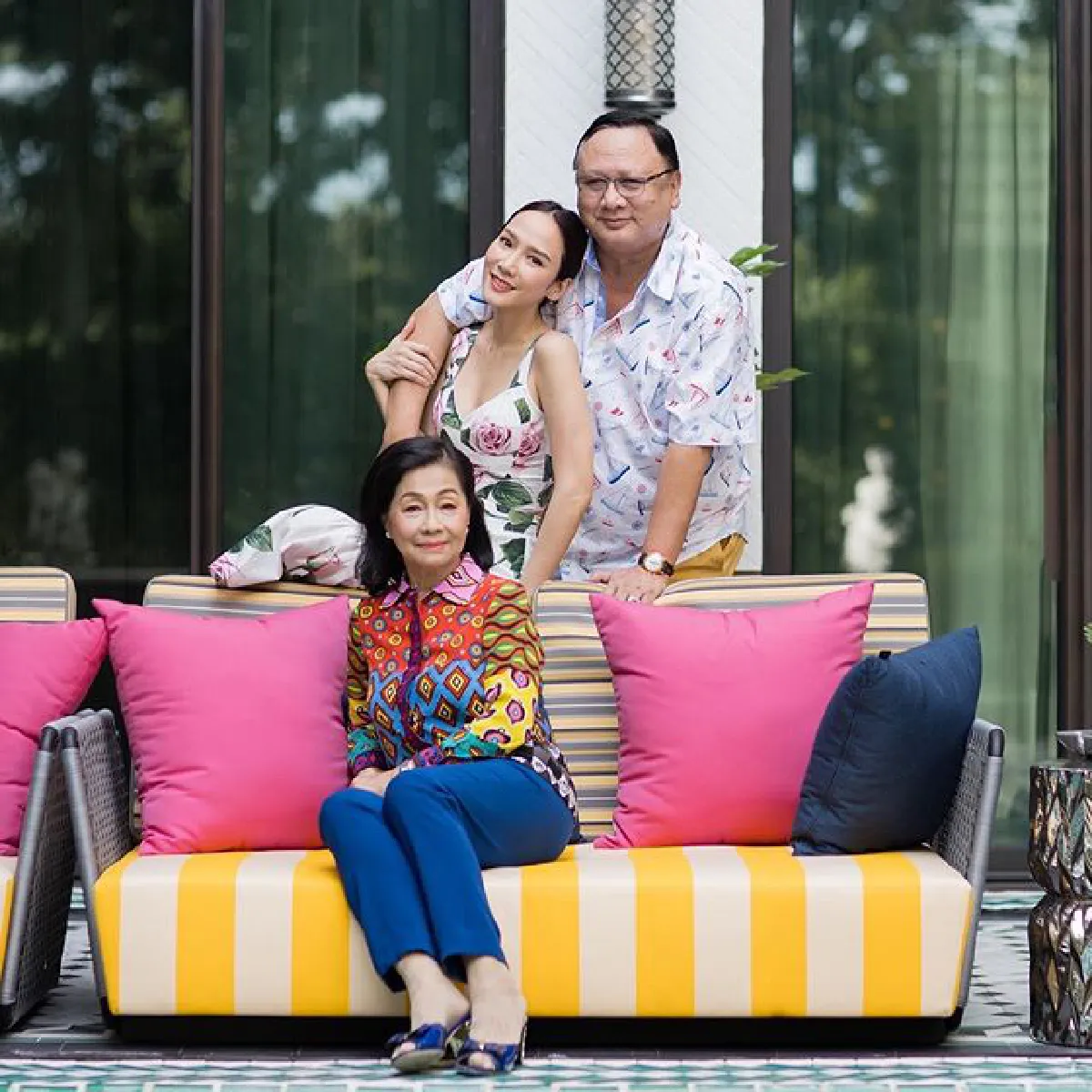 "อั้ม พัชราภา" ควง "ไฮโซพก"  ร่วมโต๊ะฉลองวันเกิดคุณพ่ออย่างอบอุ่น