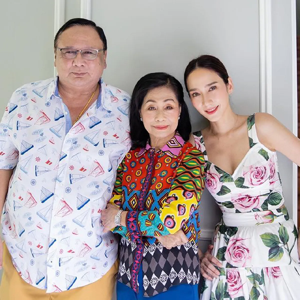 "อั้ม พัชราภา" ควง "ไฮโซพก"  ร่วมโต๊ะฉลองวันเกิดคุณพ่ออย่างอบอุ่น