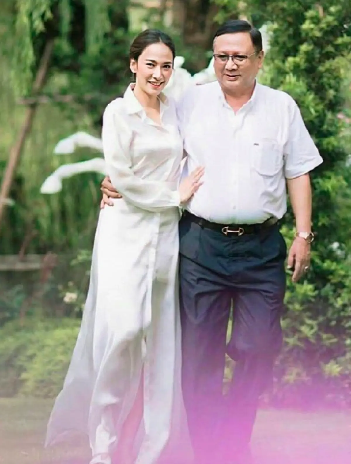 "อั้ม พัชราภา" ควง "ไฮโซพก"  ร่วมโต๊ะฉลองวันเกิดคุณพ่ออย่างอบอุ่น