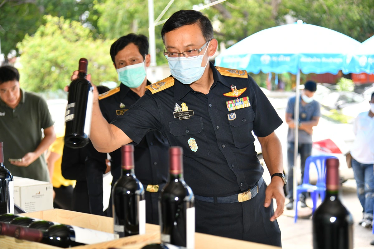 กรมศุลจับไวน์นำเข้าหนีภาษี18ล้านบาท