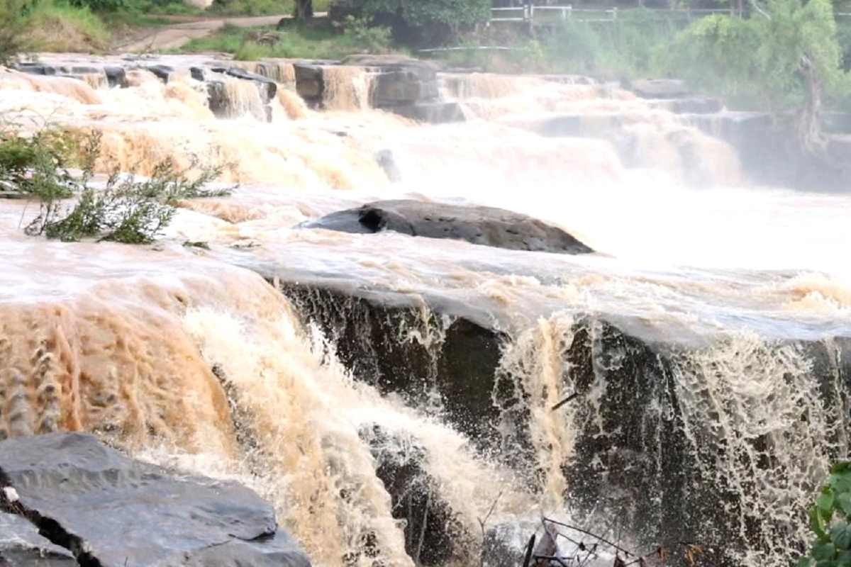 ลำน้ำเข็กหลากแรง!พิษณุโลกเตือนห้ามลงเล่นเด็ดขาด