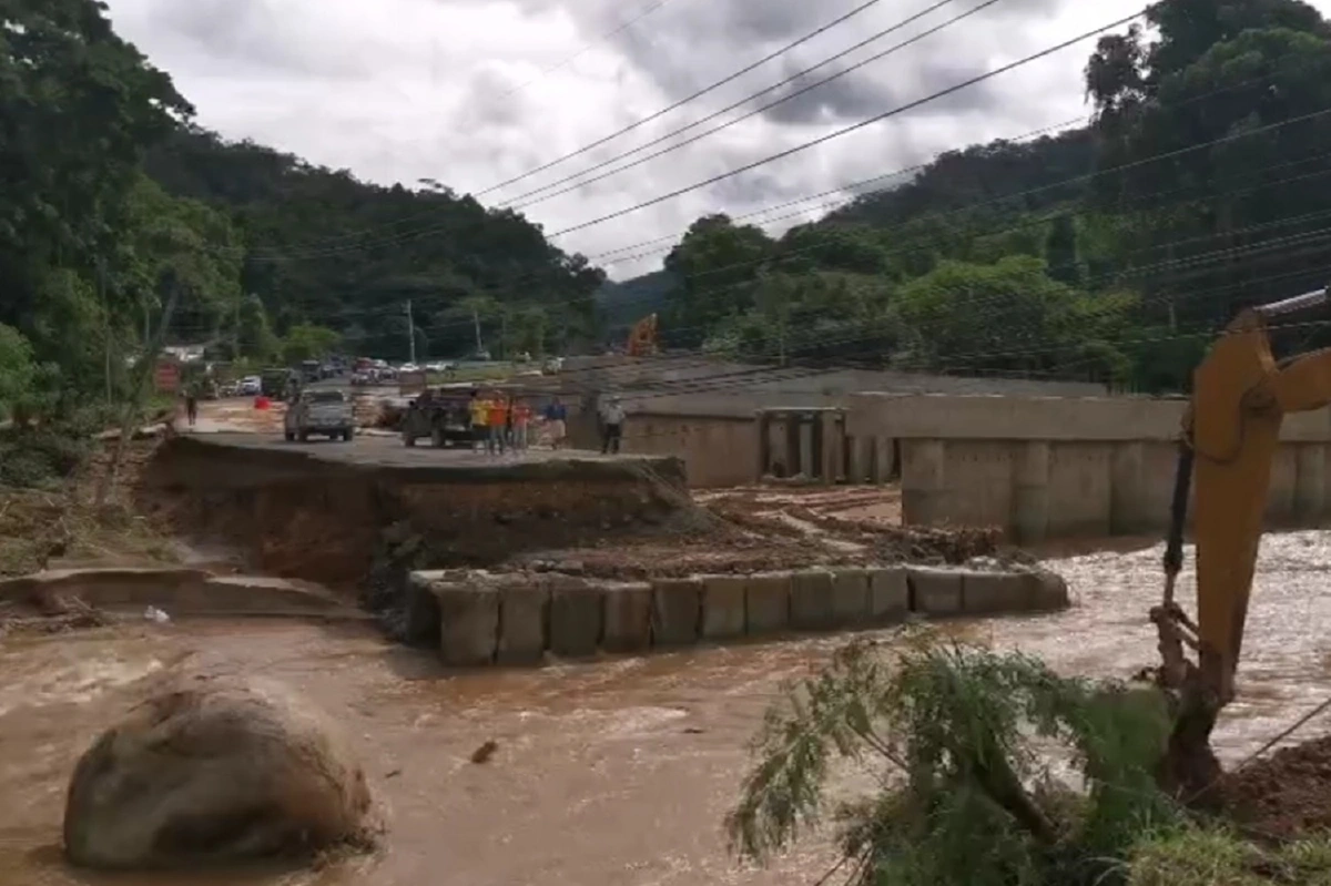 "ซินลากู" ถล่มเชียงใหม่น้ำหลากกัดเซาะถนนทางหลวงถูกตัดขาด