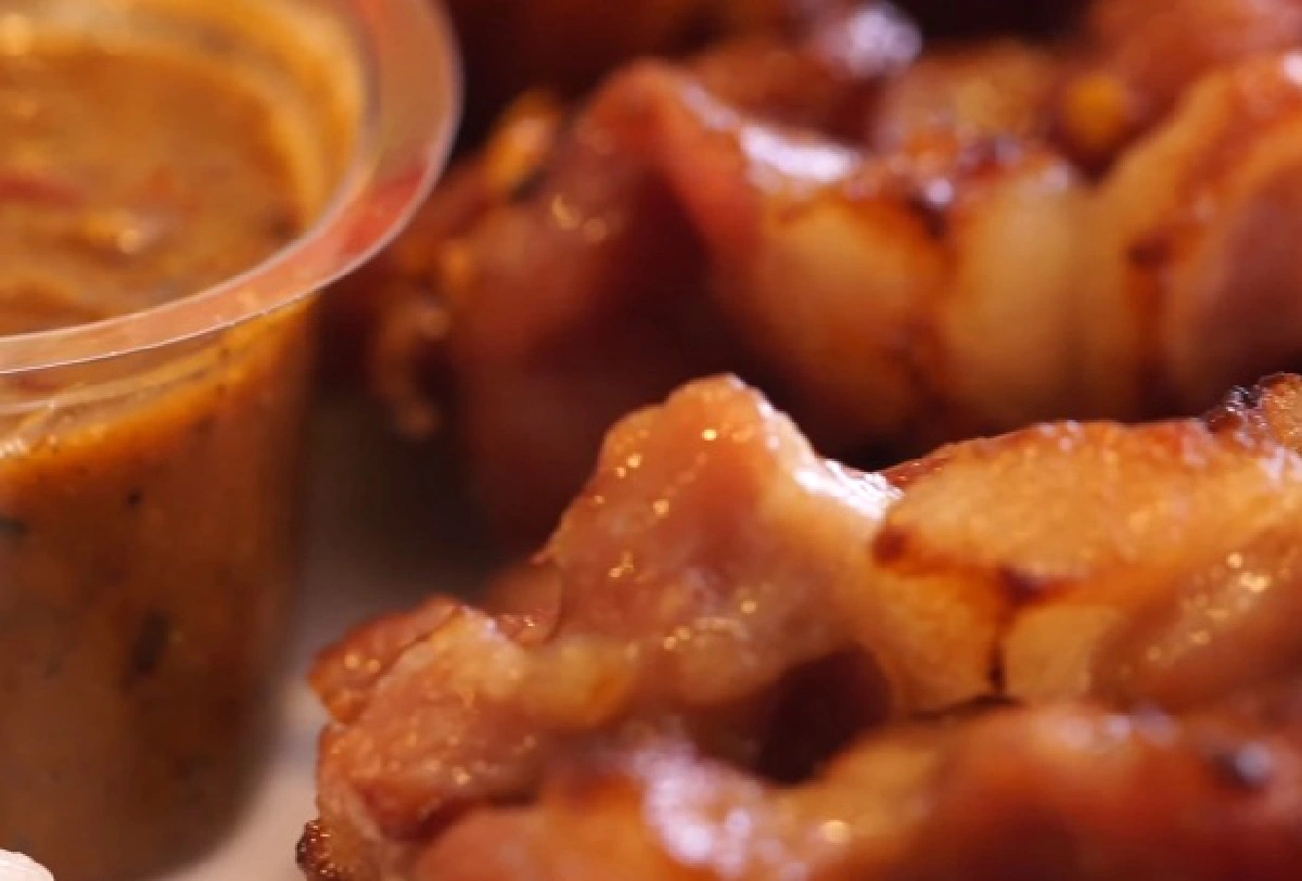 จากเชฟเรือสำราญสู่พ่อค้าหมูย่างริมทางเงินแสน! ‘การัณต์ ศรีประเสริฐ’