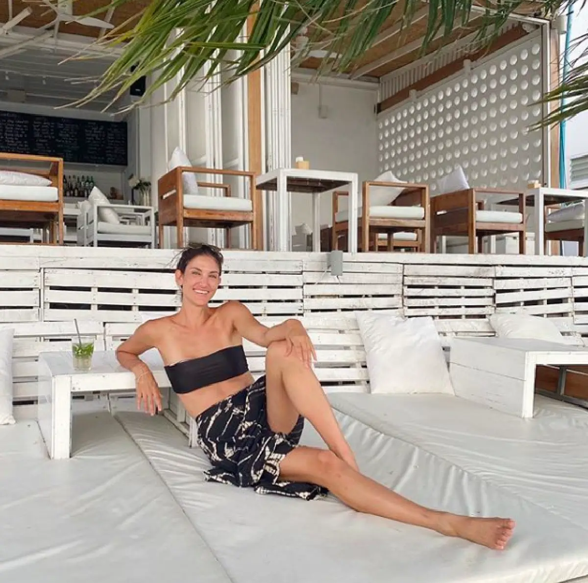 “ซินดี้” โชว์สปิริตความเป็นนางแบบรุ่นใหญ่ โพสท่าเบาๆ ในชุดว่ายน้ำ 