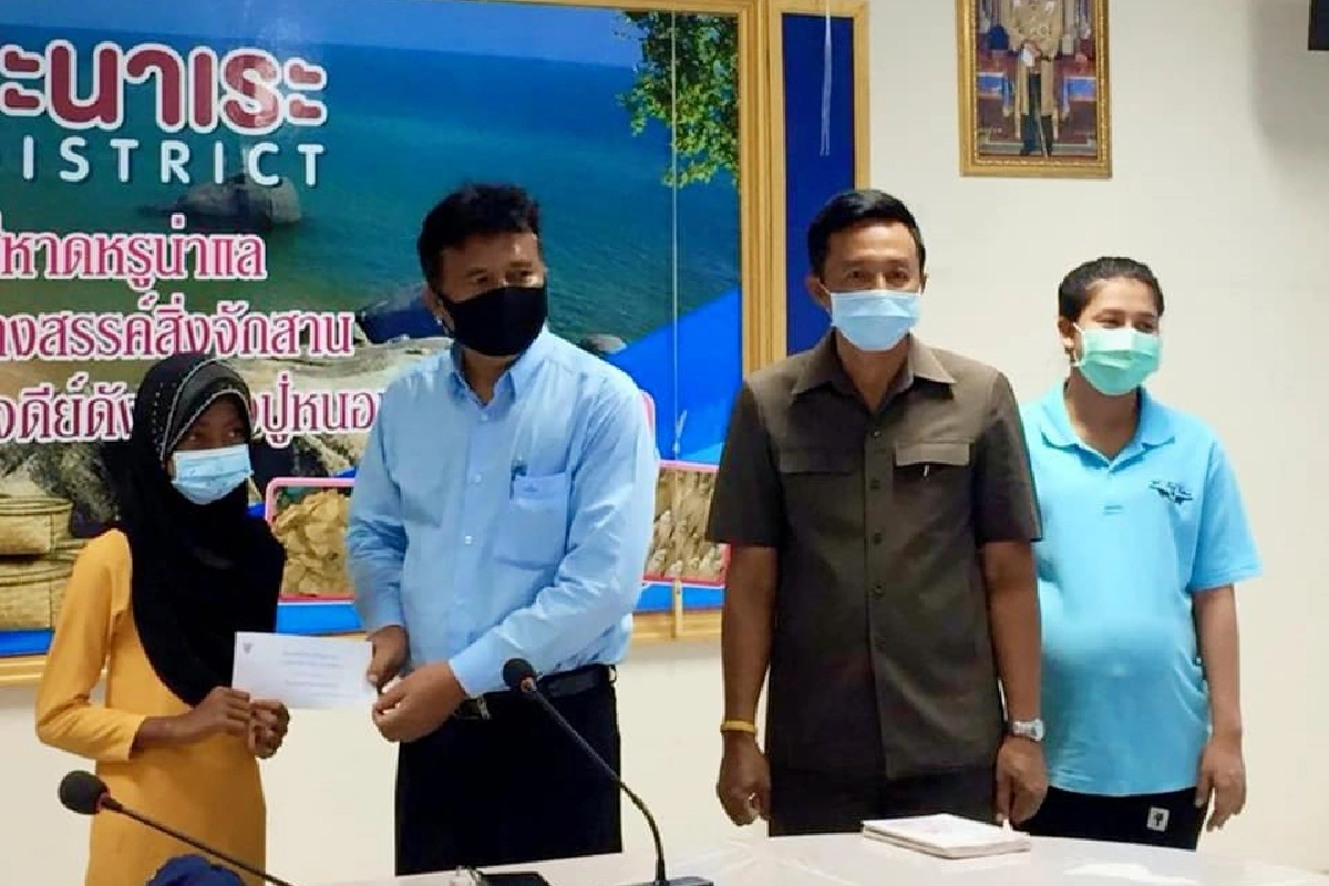 จ่ายจริงรายละหมื่น!นภอ.ปะนาเระมอบเงินช่วยเหยื่อถูกลอบบึ้ม