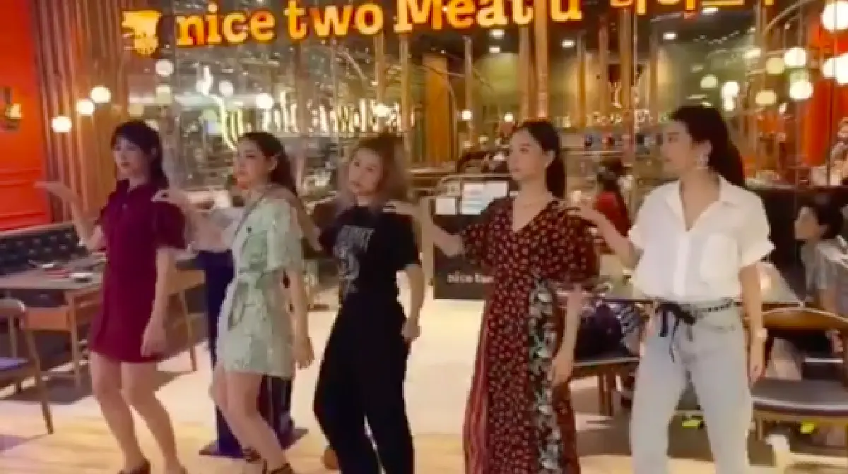  “แก๊งเฟอร์บี้” นัดรวมตัวกับ “แก็งเฟอร์นิเจอร์” โชว์เต้นเมาคลีล่าสัตว์ สุดฮา!