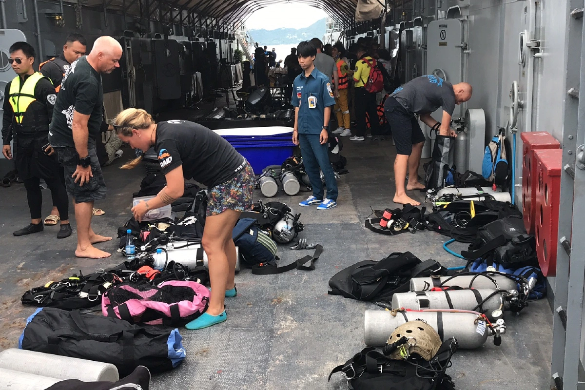 นักดำน้ำทีมกู้ภัย13หมูป่าค้นหาผู้สูญหายเรือเฟอร์รี่อับปางแล้วยังไม่พบ