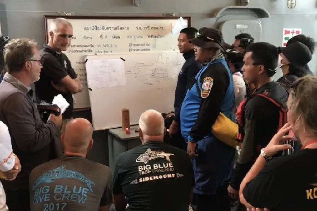 นักดำน้ำทีมกู้ภัย13หมูป่าค้นหาผู้สูญหายเรือเฟอร์รี่อับปางแล้วยังไม่พบ