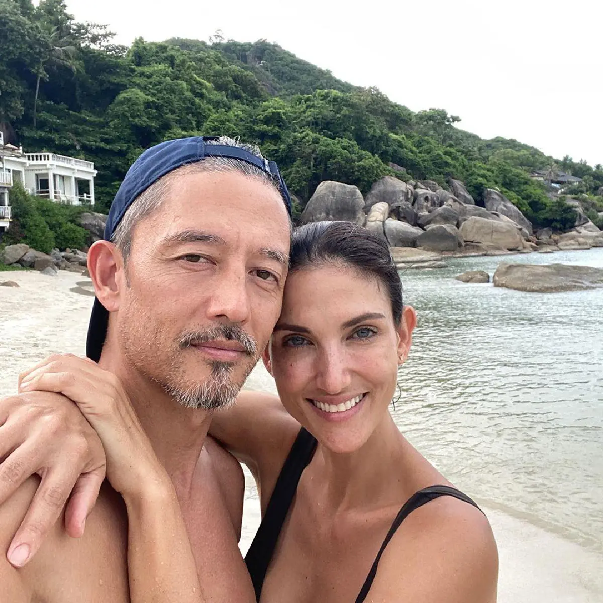 “ซินดี้” โชว์สปิริตความเป็นนางแบบรุ่นใหญ่ โพสท่าเบาๆ ในชุดว่ายน้ำ 