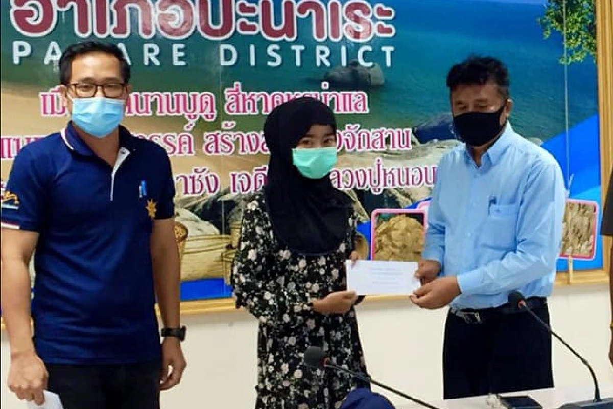 จ่ายจริงรายละหมื่น!นภอ.ปะนาเระมอบเงินช่วยเหยื่อถูกลอบบึ้ม