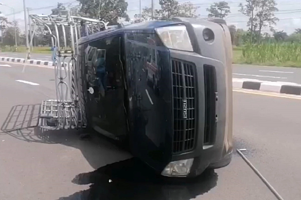 อุทาหรณ์! คนขับกระบะวูบหลับใน 11ชีวิตรอดปาฏิหาริย์