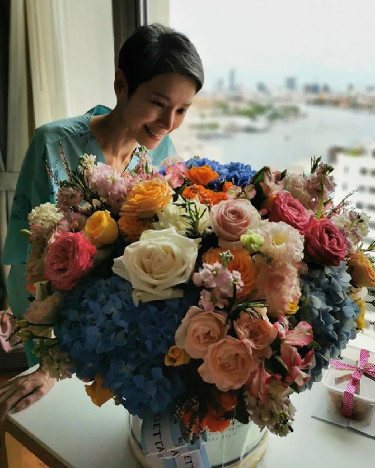 "นิ้ง กุลสตรี" ปลื้มปริ่ม "เต๋า-นุ๊ก" มาให้กำลังใจถึงขอบเตียง พร้อมร้องเพลงให้ฟัง