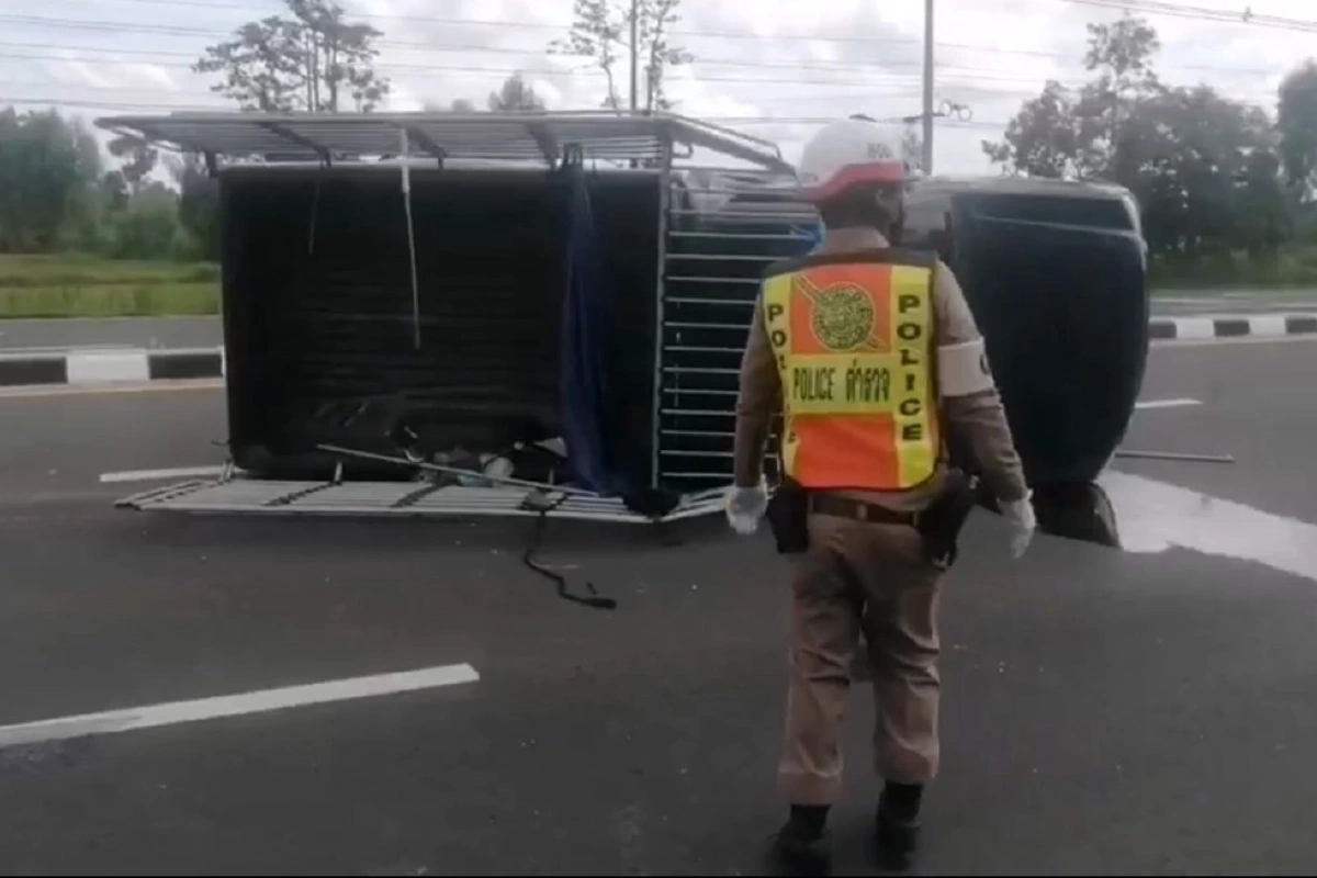 อุทาหรณ์! คนขับกระบะวูบหลับใน 11ชีวิตรอดปาฏิหาริย์