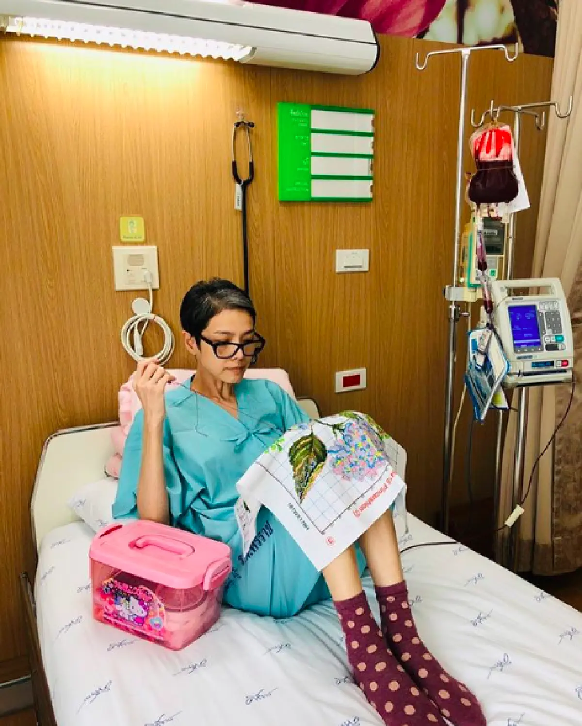 "นิ้ง กุลสตรี" ปลื้มปริ่ม "เต๋า-นุ๊ก" มาให้กำลังใจถึงขอบเตียง พร้อมร้องเพลงให้ฟัง