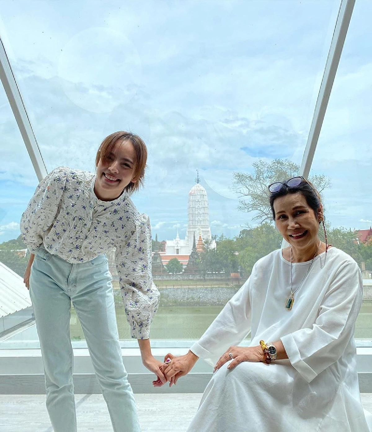 น่ารักจังคู่นี้! โตโน่-ณิชา ควงสองคุณแม่เที่ยวไหว้พระอยุธยาอบอุ่นพร้อมหน้า