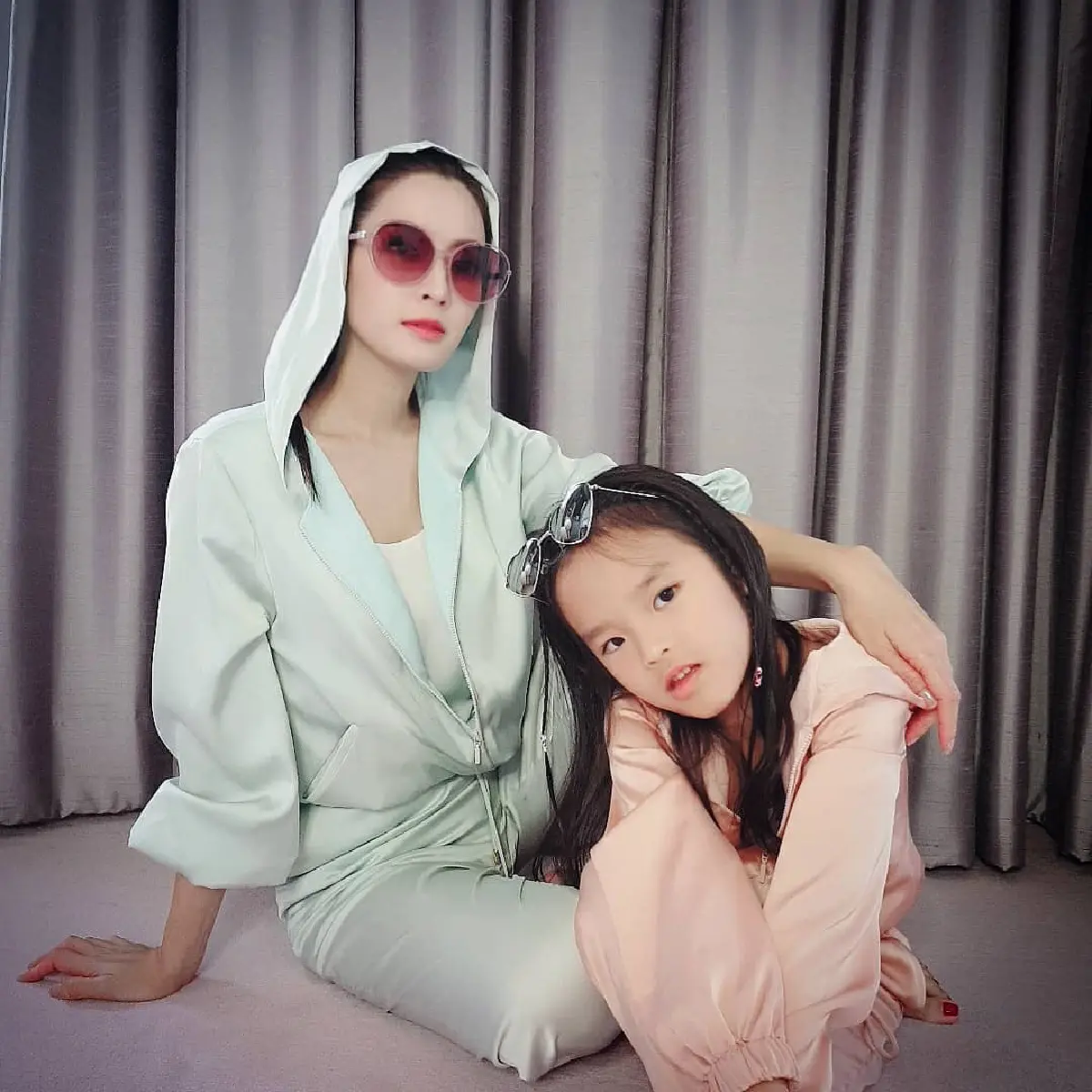 แม่ถ่ายไป..หนูโพสเอง! น้องปีใหม่ จัดเต็มทุกท่วงท่าอนาคตซูเปอร์โมเดลมาแน่