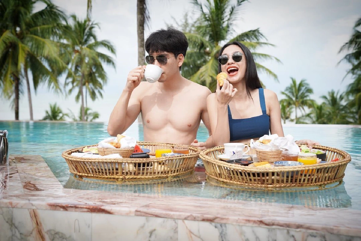 ซูมความหวาน นิว วงศกร-นาว ทิสานาฏ อวดช็อตสวีทเน้นๆในสระยามเช้า