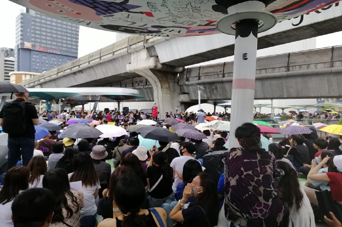 คณะประชาชนปลดแอก ชุมนุม แน่น สกายวอล์ค ย้ำ 3 ข้อเรียกร้อง คณะประชาชนปลดแอก ชุมนุม แน่น สกายวอล์ค ย้ำ 3 ข้อเรียกร้อง