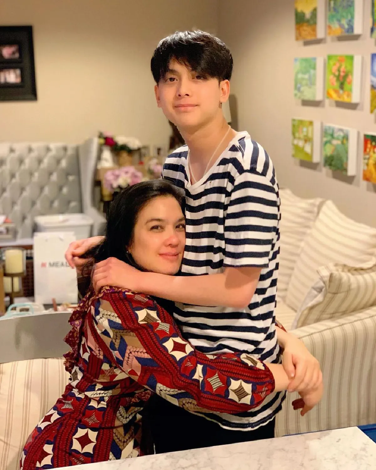 กำลังใจดีๆจากลูกชาย! น้องอชิ โผเข้ากอด โบ ชญาดา หลังเห็นคุณแม่ร้องไห้