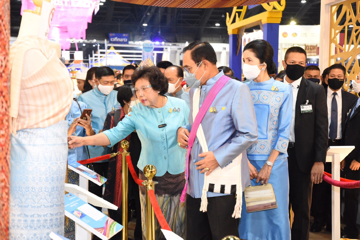 นายกฯเปิดงานใหญ่แห่งปีโอทอปศิลปาชีพฯเทิดพระเกียรติ"พระพันปีหลวง"