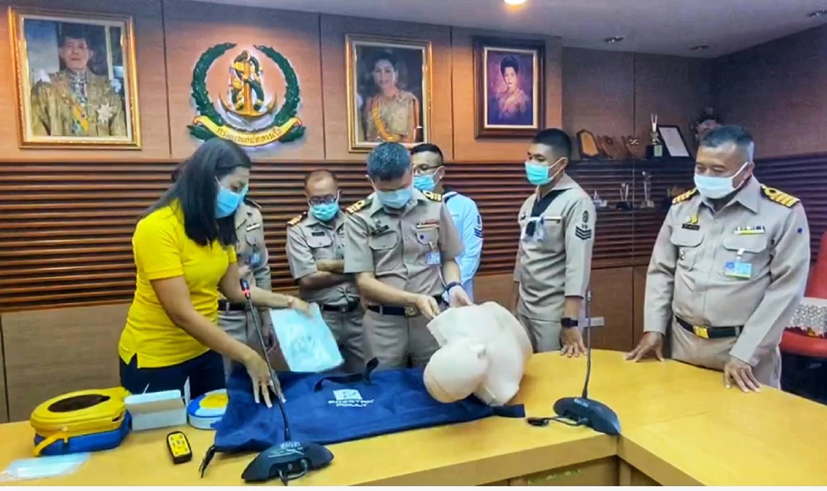 มอบเครื่อง AED สำหรับฝึกซ้อมพร้อมหุ่นฝึกทำ CPR ให้กับกรมแพทย์ทหารเรือ