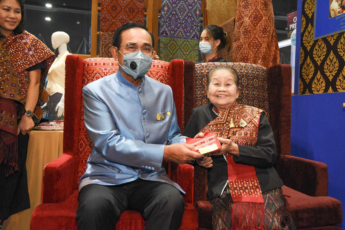 นายกฯเปิดงานใหญ่แห่งปีโอทอปศิลปาชีพฯเทิดพระเกียรติ"พระพันปีหลวง"