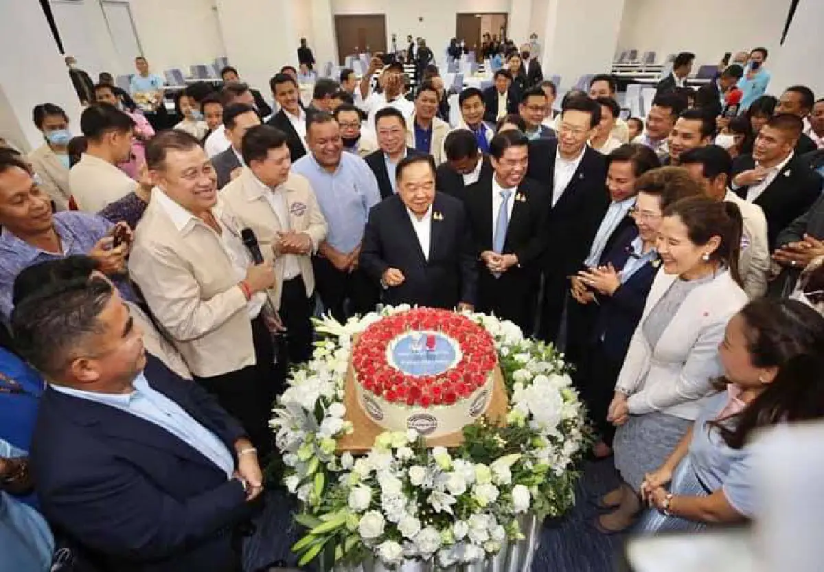 ชื่นมื่น!!พปชร.เบิร์ดเดย์บิ๊กป้อมขอให้นำพาประเทศชาติไปสู่ความสงบรุ่งเรือง