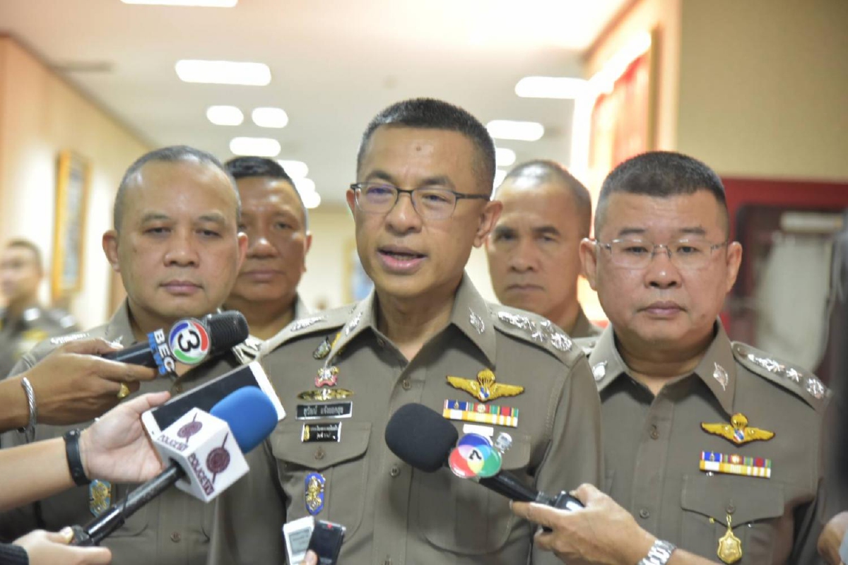 รองผบ.ตร.ประชุมฝ่ายสืบสวนรวบรวมหลักฐานม็อบนศ.ธรรมศาสตร์ฯ รองผบ.ตร.ประชุมฝ่ายสืบสวนรวบรวมหลักฐานม็อบนศ.ธรรมศาสตร์ฯ