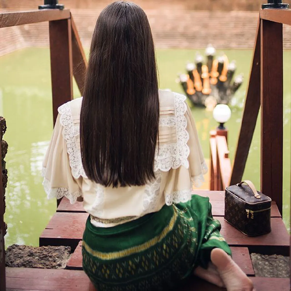 ถึงกับอึ้งหนักราคาเสื้อลูกไม้ที่ใส่ไปวัดของ “ญาญ่า อุรัสยา” ราคาเหยียบแสน