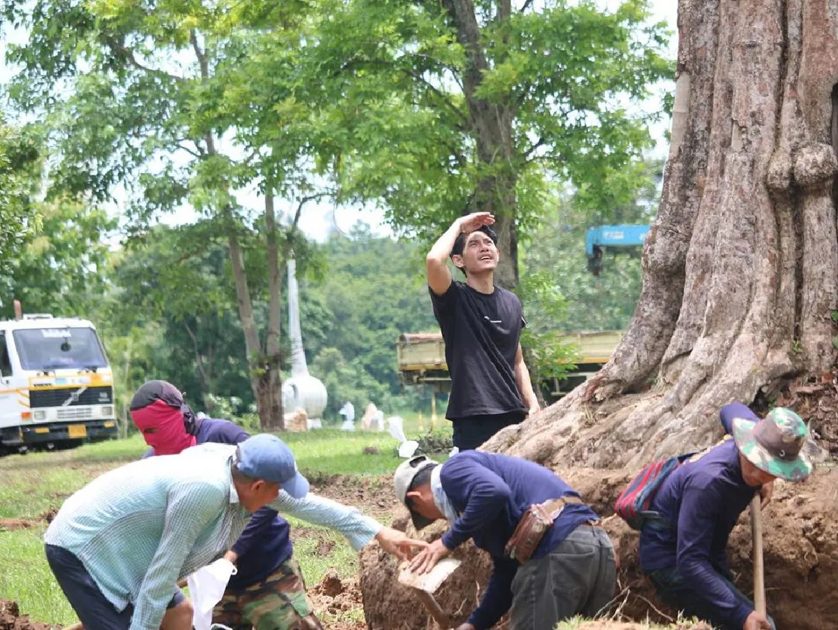 ตั๊ก บงกช ทำบุญซื้อต้นไม้ใหญ่ 4 แสนกว่าบาท ถวายเป็นเจดีย์ต้นไม้ 