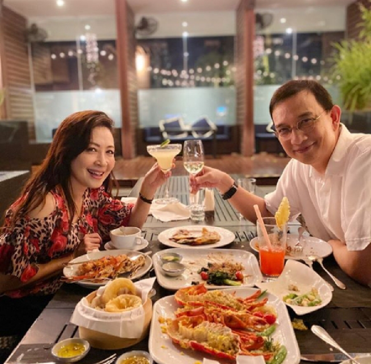 รักเราไม่เก่าเลย! กวาง กมลชนก-น็อต นุติ ควงคู่ฉลองครบรอบแต่งงาน 20 ปี