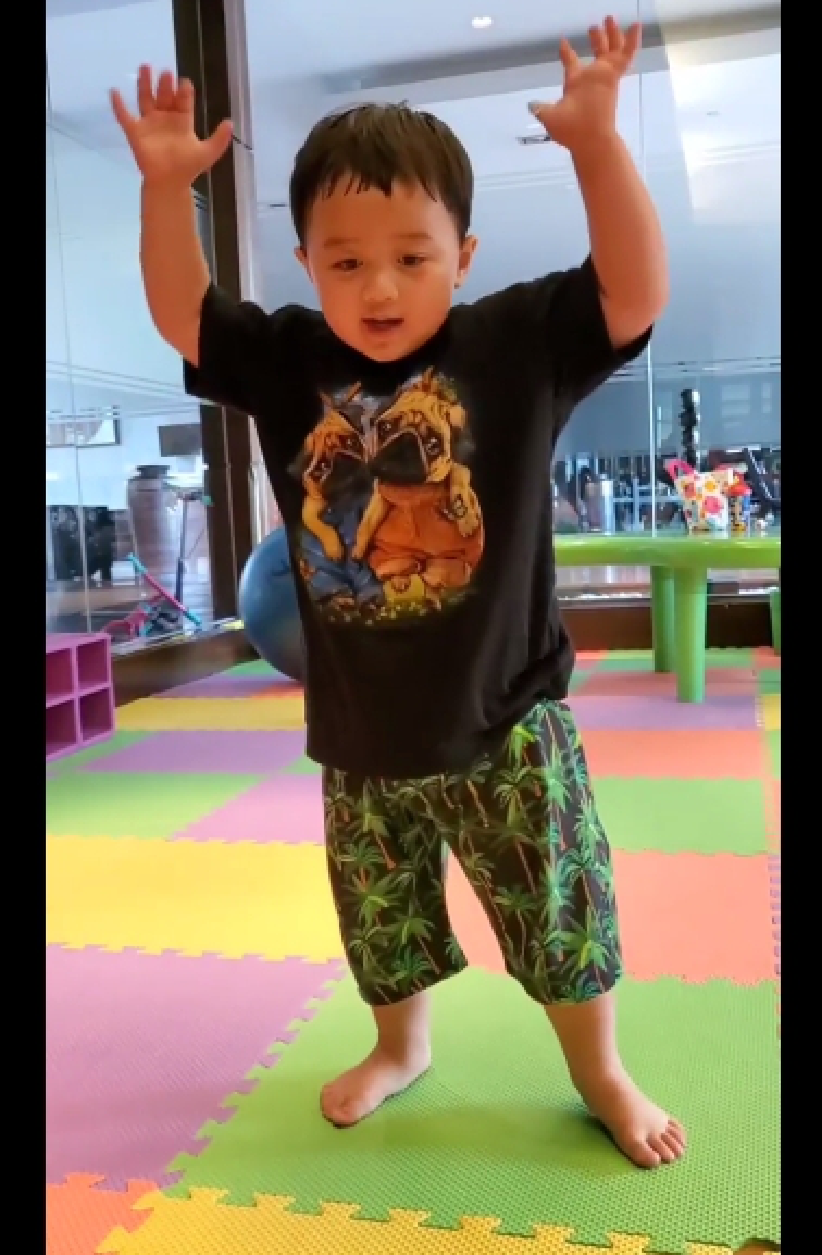 น้องพายุ ออกสเต็ปสุดเฟี้ยว! โชว์ตีลังกาในเพลง เมาคลีล่าสัตว์