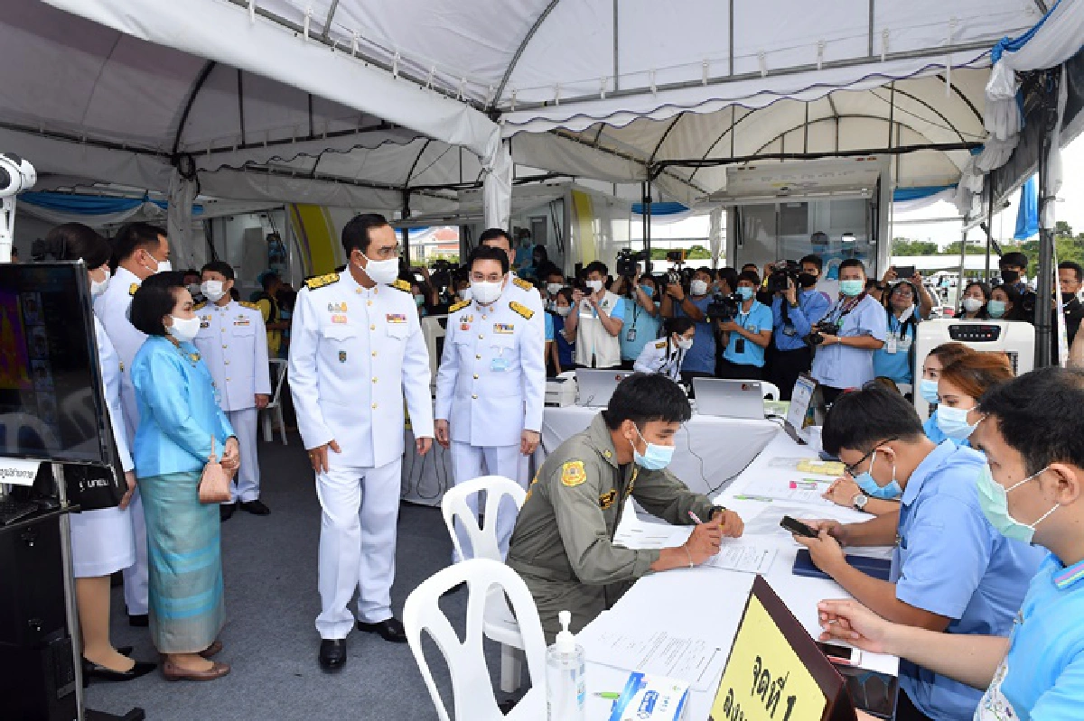 นายกฯ เป็นประธานทำบุญตักบาตรถวายพระราชกุศลฯ