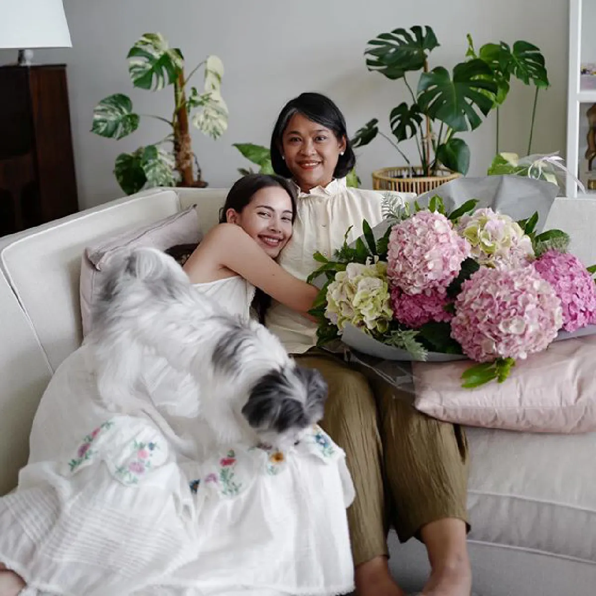 ภาพน่ารัก ณเดชน์-ญาญ่า ร่วมเฟรมฉลองวันเกิดสุดอบอุ่นให้แม่ปลาที่บ้าน