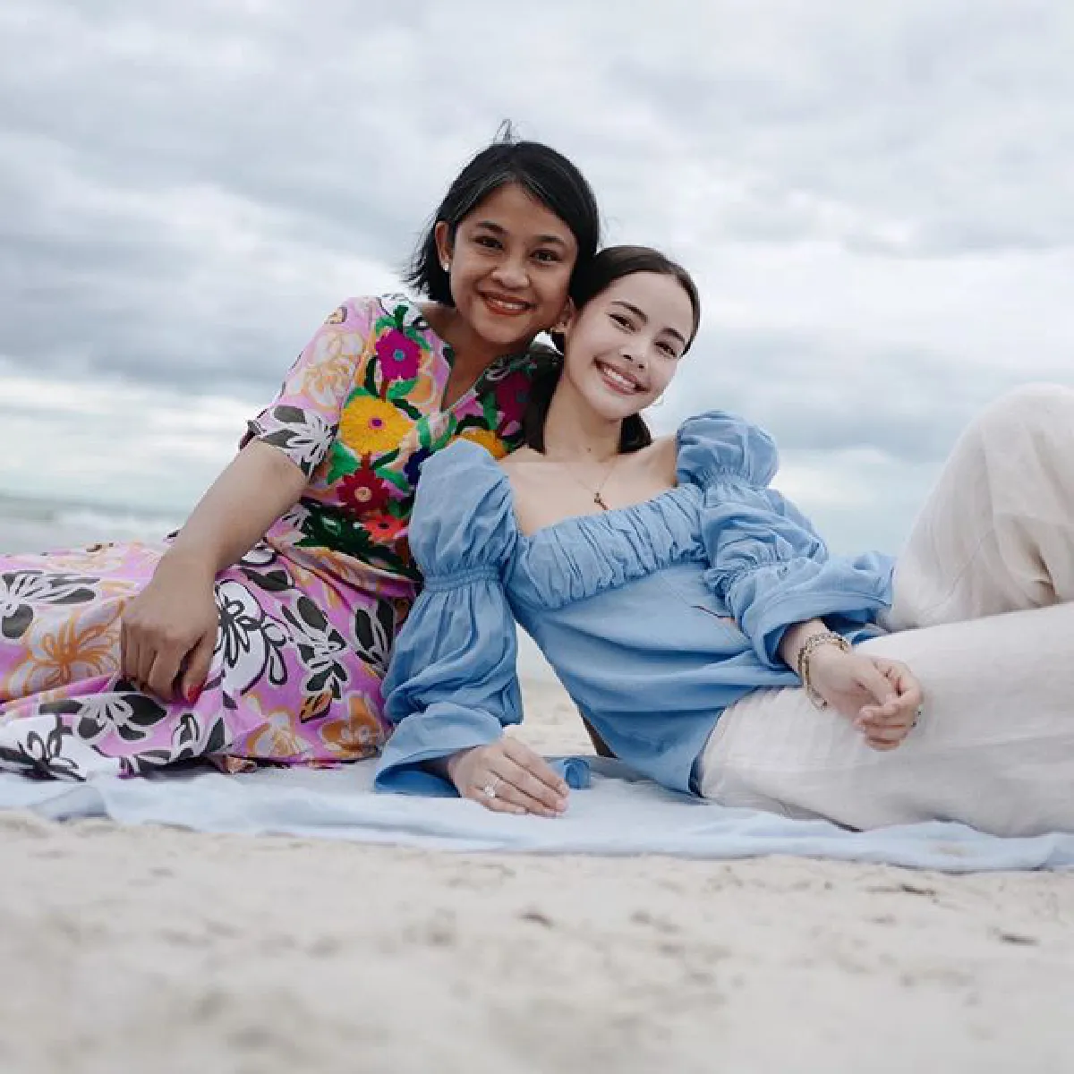 ภาพน่ารัก ณเดชน์-ญาญ่า ร่วมเฟรมฉลองวันเกิดสุดอบอุ่นให้แม่ปลาที่บ้าน