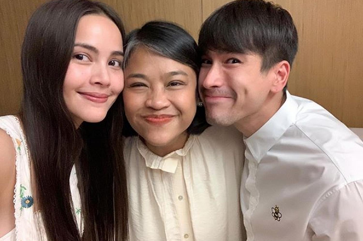 ภาพน่ารัก ณเดชน์-ญาญ่า ร่วมเฟรมฉลองวันเกิดสุดอบอุ่นให้แม่ปลาที่บ้าน ภาพน่ารัก ณเดชน์-ญาญ่า ร่วมเฟรมฉลองวันเกิดสุดอบอุ่นให้แม่ปลาที่บ้าน
