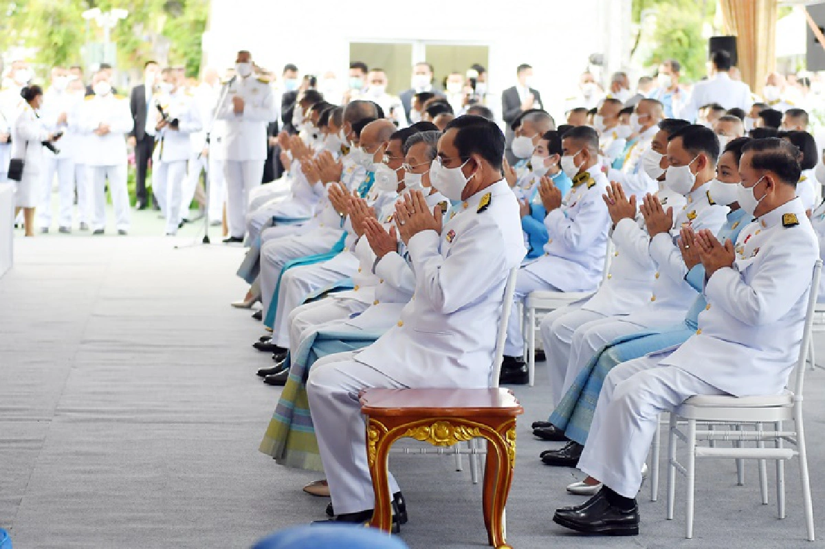 นายกฯ เป็นประธานทำบุญตักบาตรถวายพระราชกุศลฯ